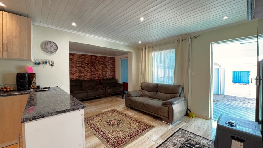 3 Bedroom Property for Sale in Hanover Park Western Cape